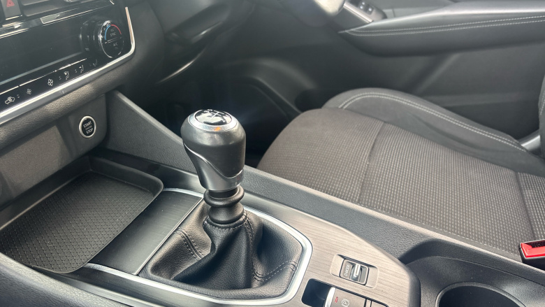 Nissan Qashqai 1.3 DiG-T MH Acenta Premium 5dr Petrol Hatchback